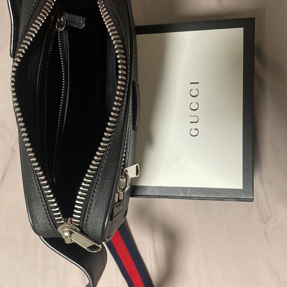Selling Gucci belt bag not my style good conditions - Picture 5 of 6